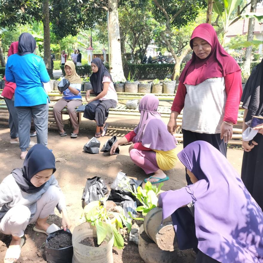 Kerjabakti Warga Padukuhan Derwolo dan Kedunggalih dalam Rangka Persiapan BBGRM