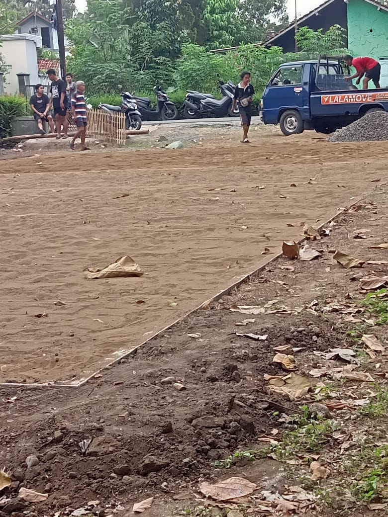 Karang Taruna Padukuhan Serut Kerja Bakti Rehabilitasi Lapangan Bola Voley