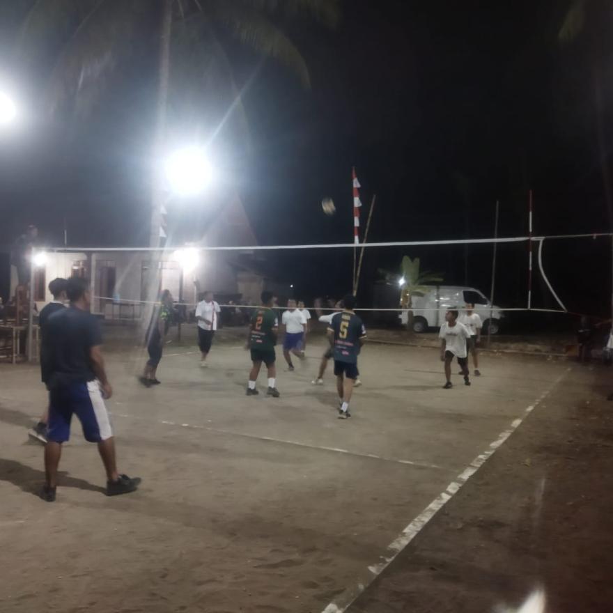 Lomba Bola Voli Antar RT Meriahkan HUT RI ke-80 di Padukuhan Clawer